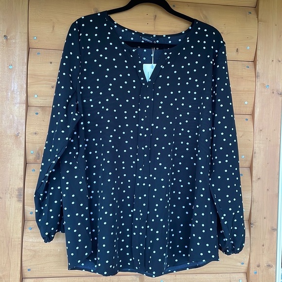 BloomChic Tops - BLOOMCHIC V-neck black & White Polka Dot Tunic Blouse. Plus size 18/20. NEW
